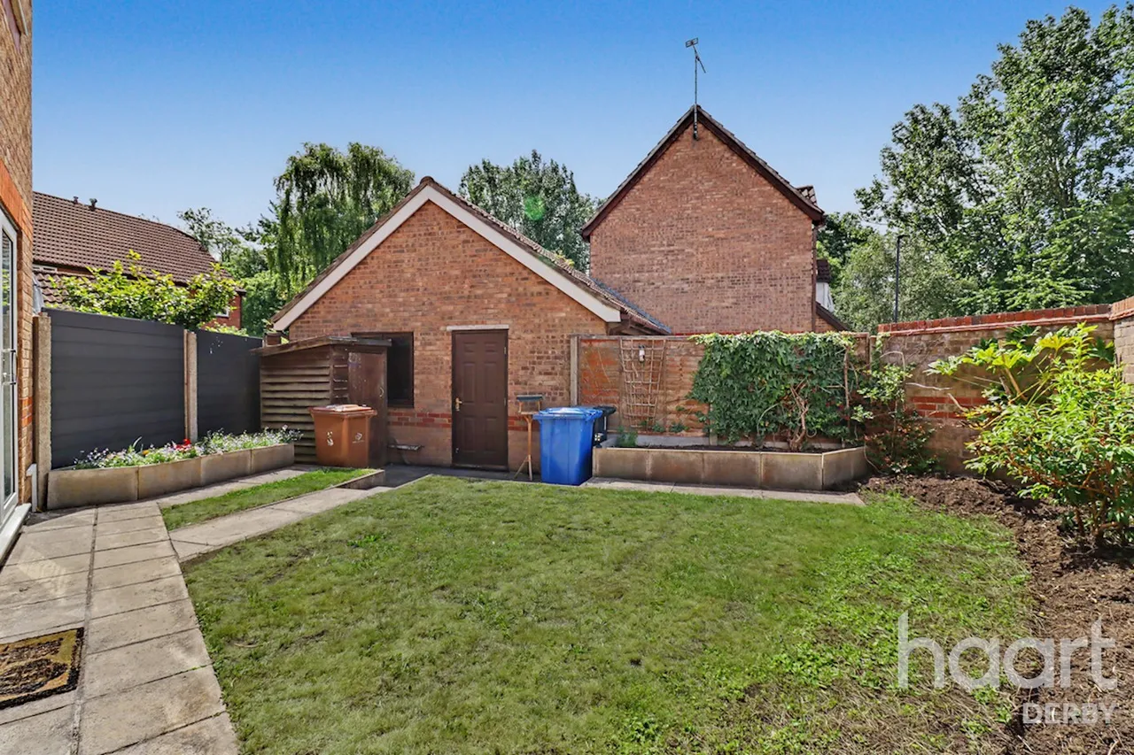 Longstock Close, Oakwood, DE21, photo 2