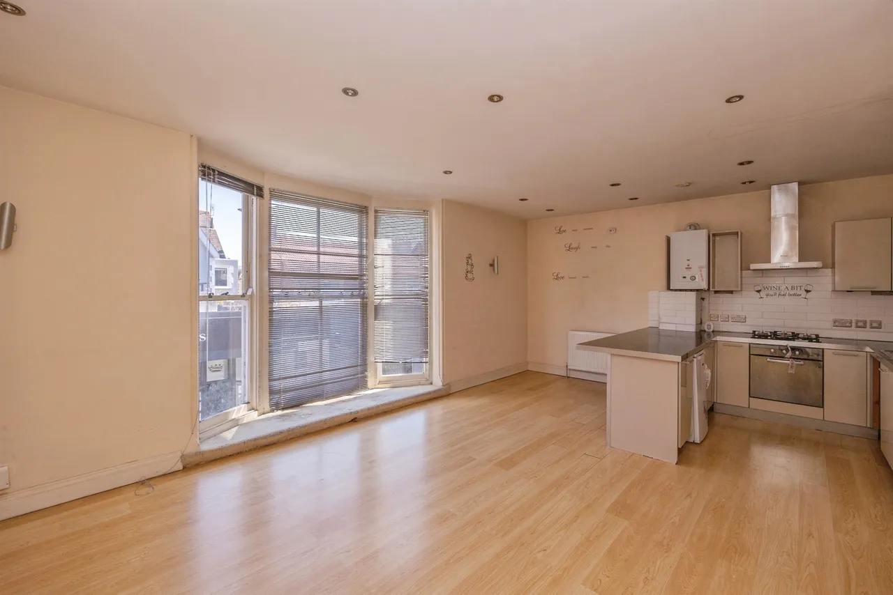 2 bed flat for sale — Clarendon Road, Southsea