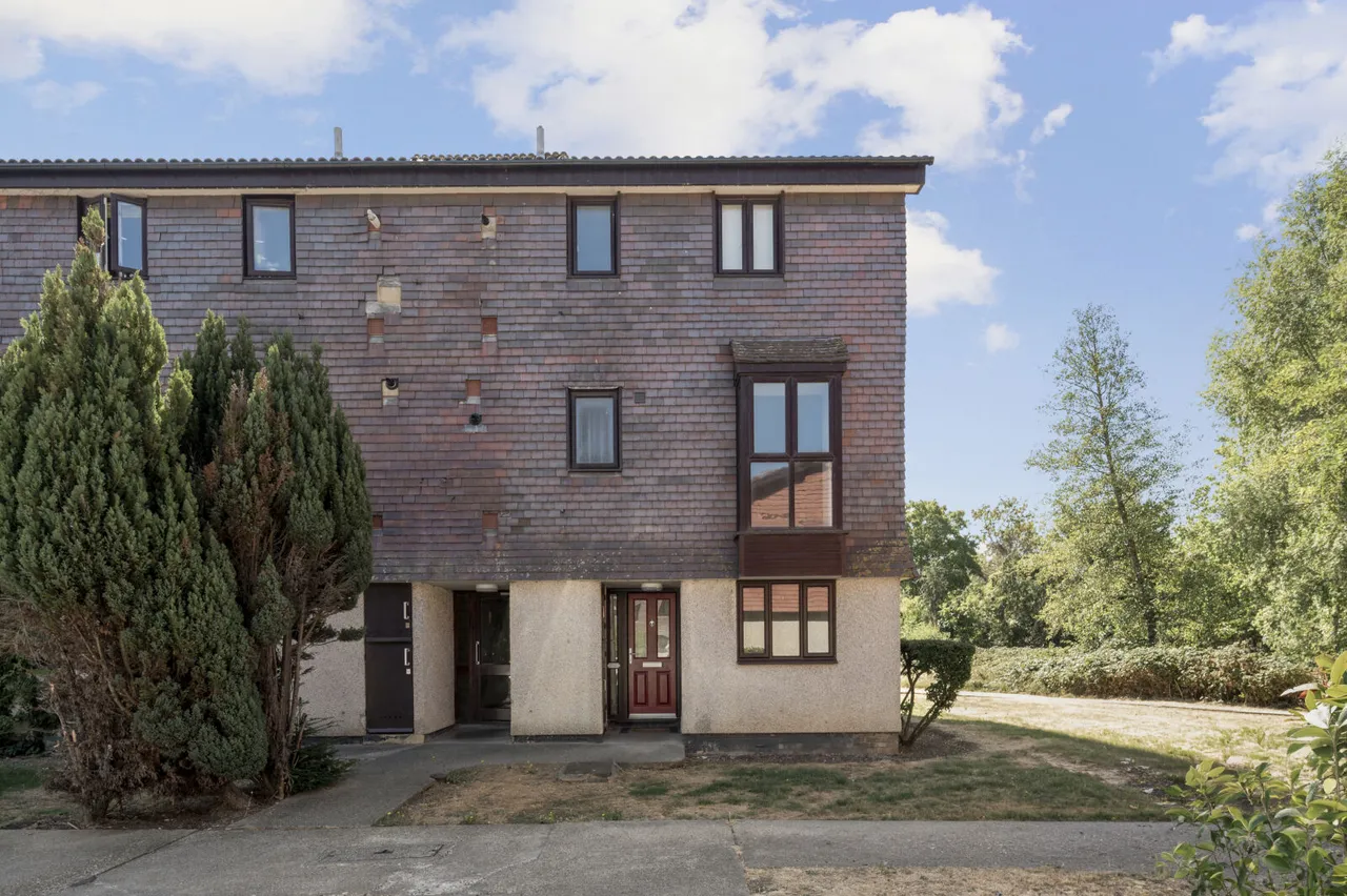 Coniston Close, London, SW20, photo 10