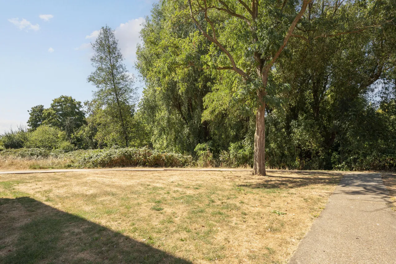 Coniston Close, London, SW20, photo 12