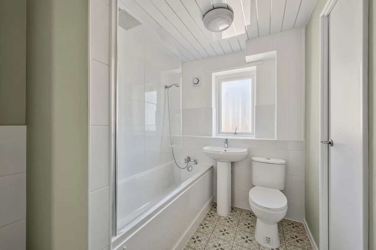 Coniston Close, London, SW20, photo 5