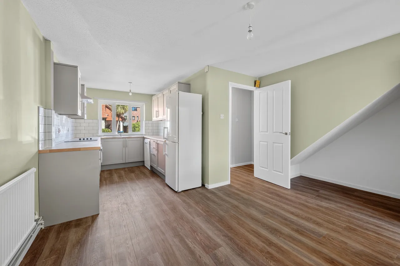 Coniston Close, London, SW20, photo 2