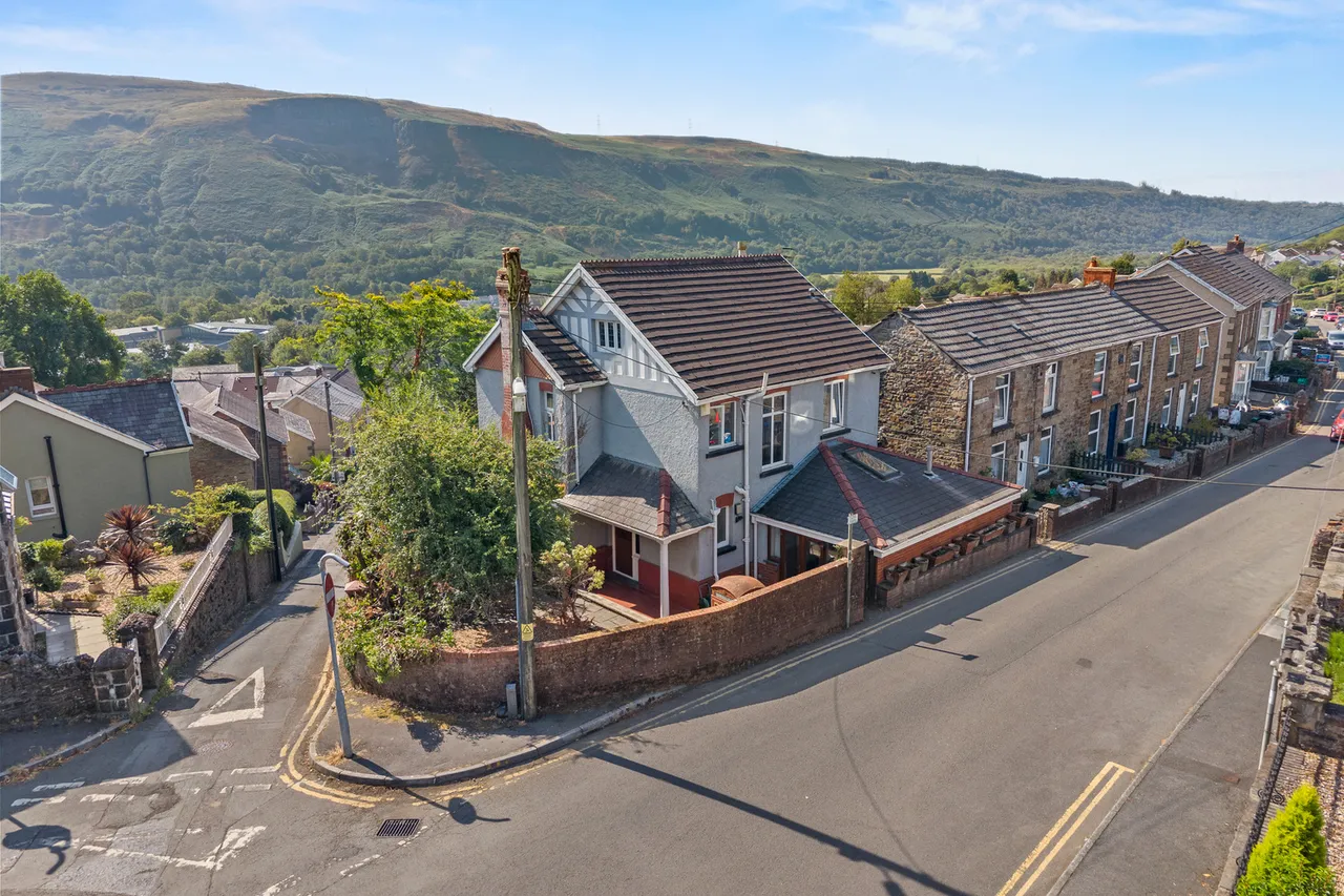 4 bed house for sale — Tanywern Lane, Ystalyfera, SA9 2AD