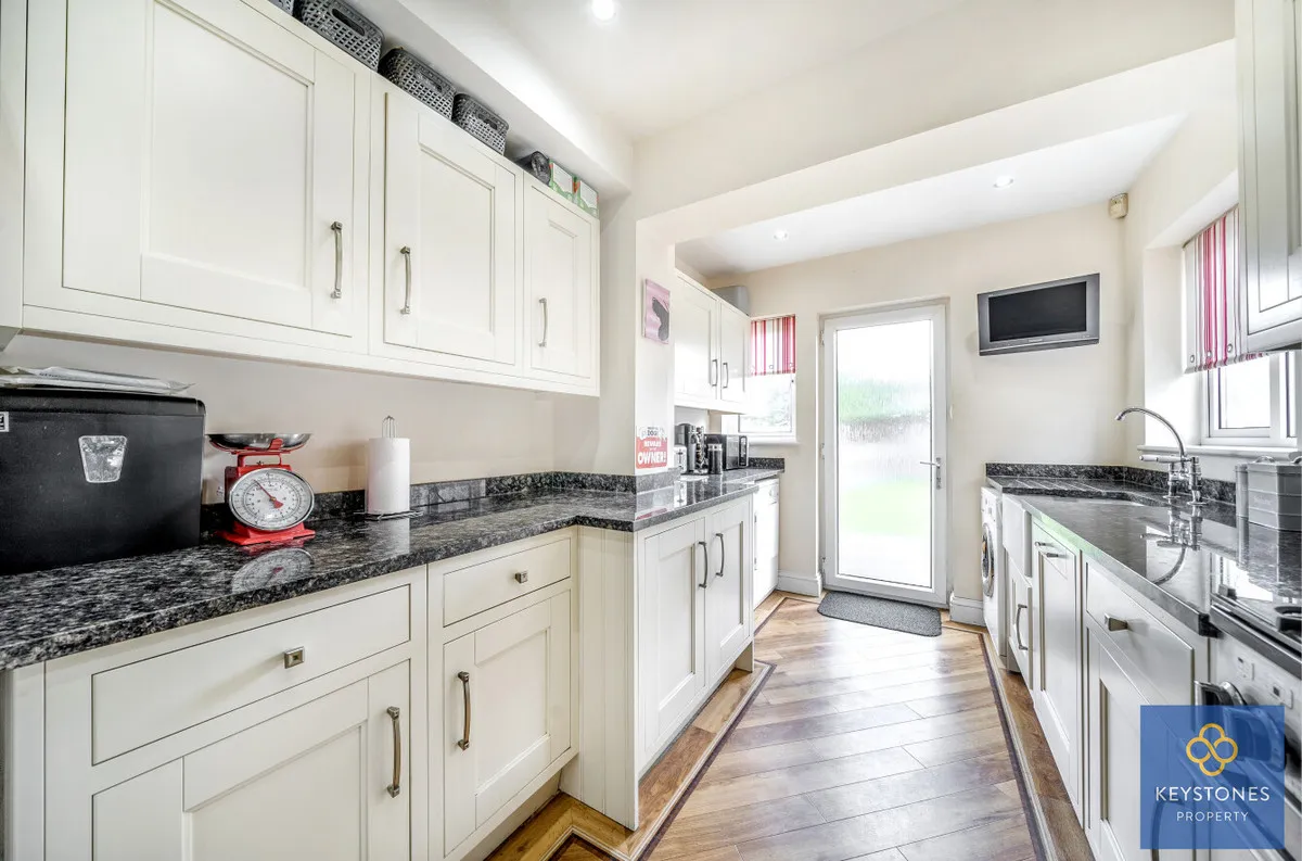 Carter Drive, Romford, Collier Row, RM5 2UT, photo 8