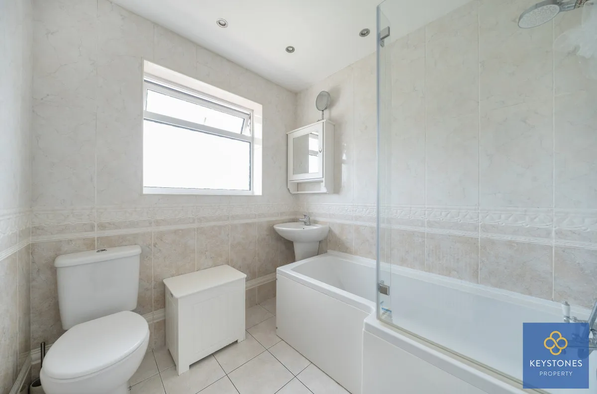 Carter Drive, Romford, Collier Row, RM5 2UT, photo 13