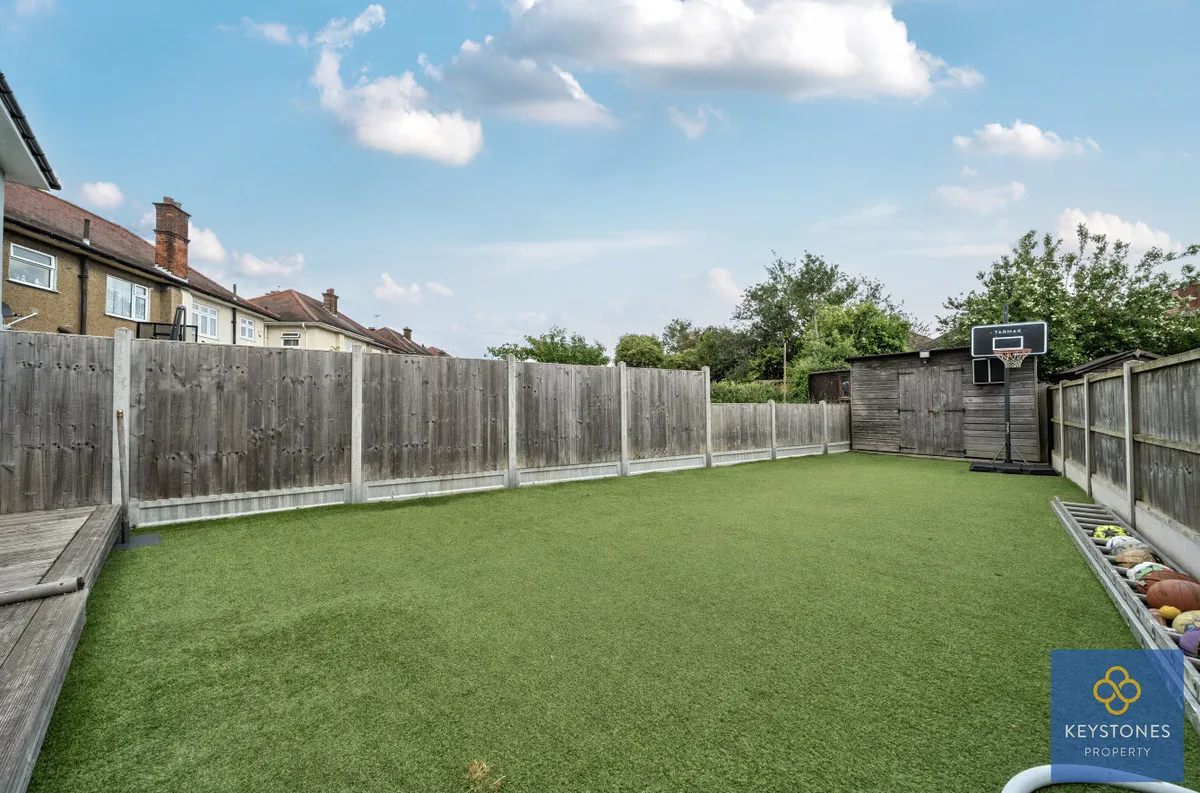 Carter Drive, Romford, Collier Row, RM5 2UT, photo 20