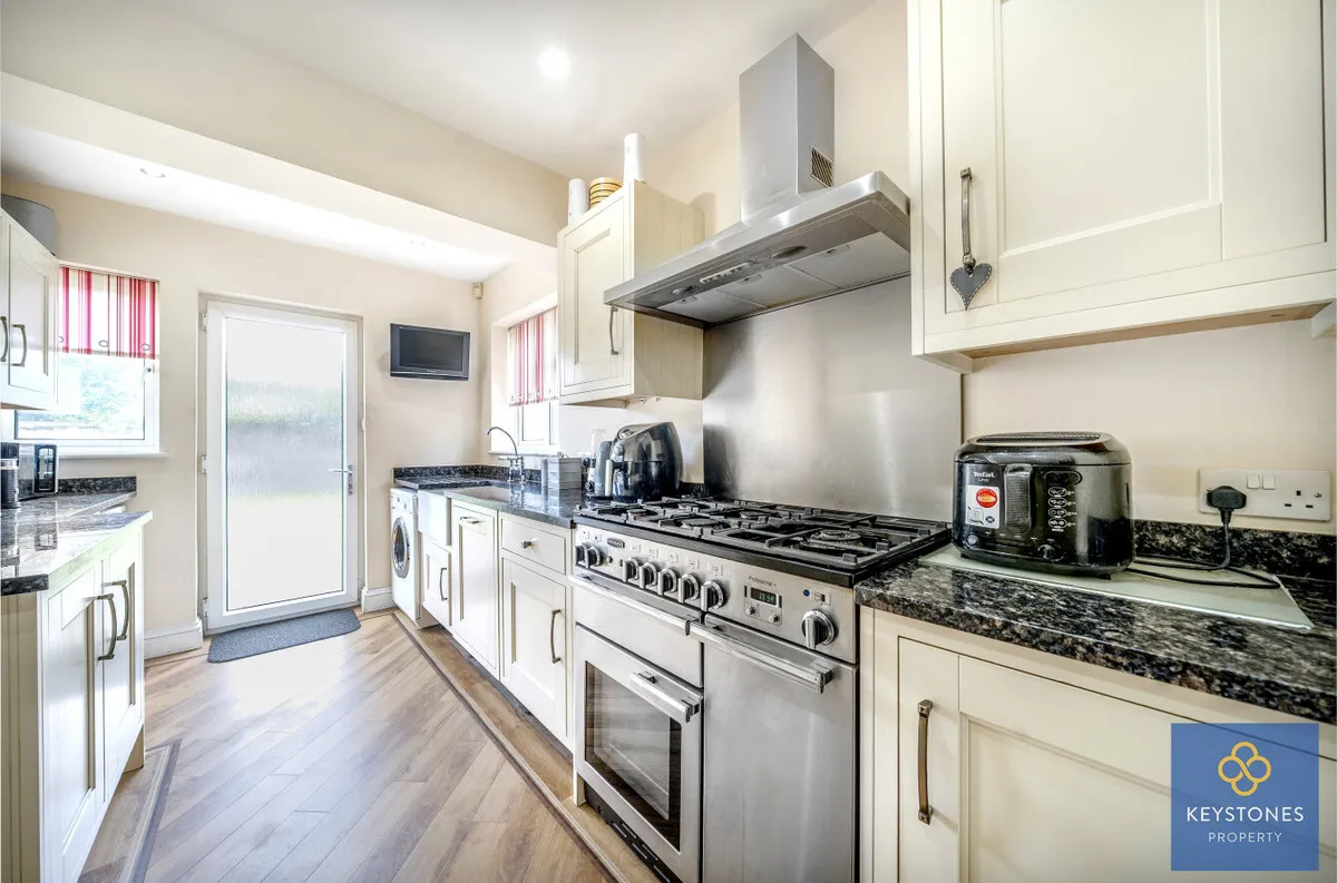 Carter Drive, Romford, Collier Row, RM5 2UT, photo 9