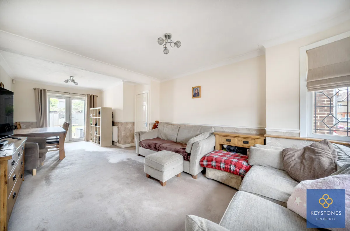 Carter Drive, Romford, Collier Row, RM5 2UT, photo 2