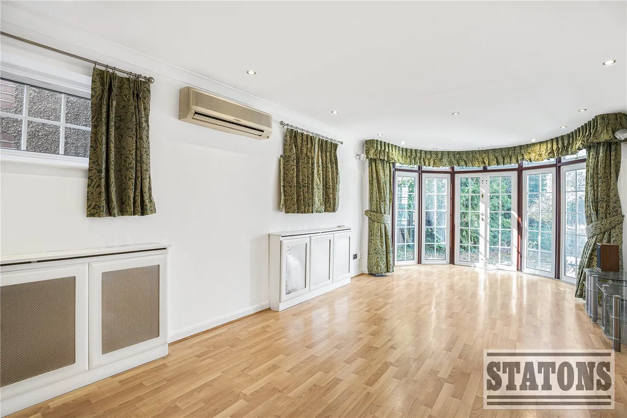 Avenue Road, London, N14, photo 6