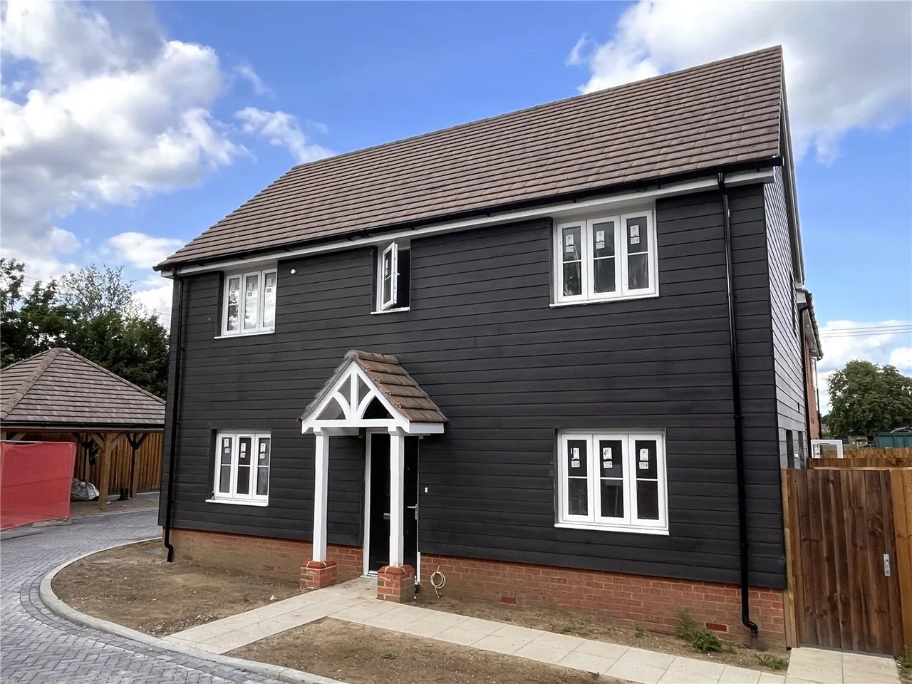 3 bed house to rent, Fuggle Hop Close, Tongham, GU10