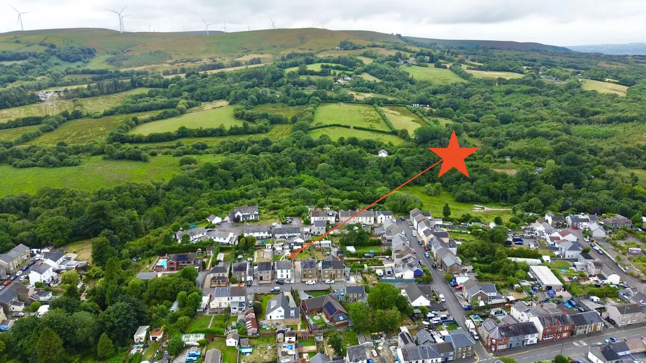 Cefn Road, Ammanford, SA18, photo 22
