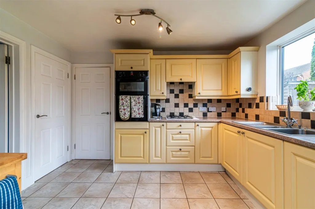 Blenheim Avenue, Lowdham, NG14, photo 5