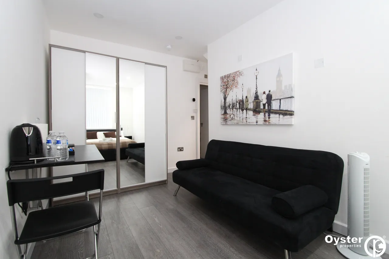 Whitchurch Lane, HA8, photo 2