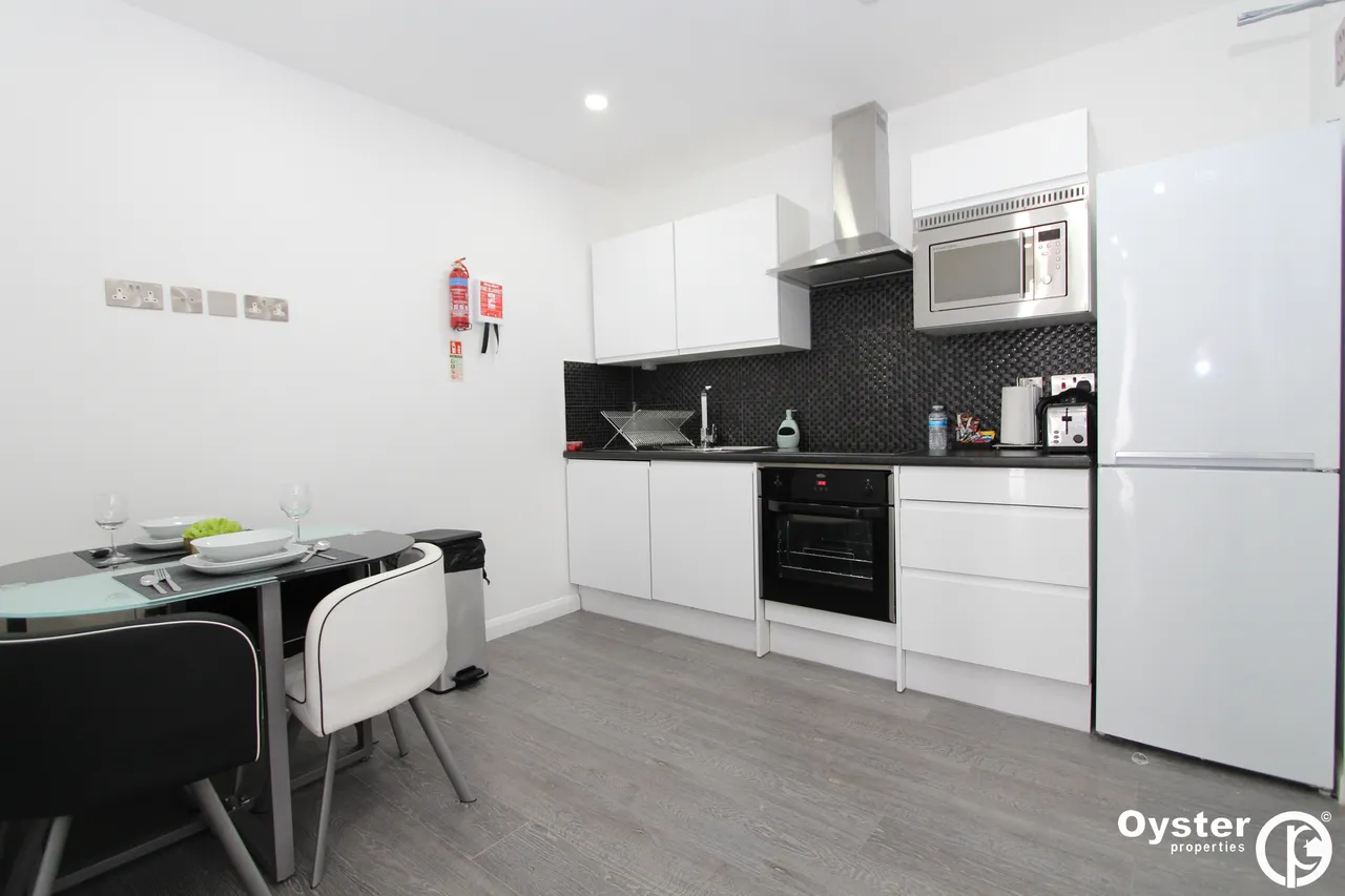 Whitchurch Lane, HA8, photo 4