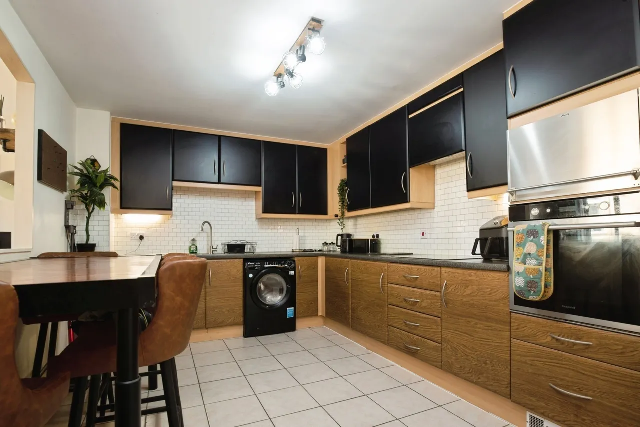 St Stephens Mansions, Mount Stuart Square, Cardiff Bay, CF10, photo 2