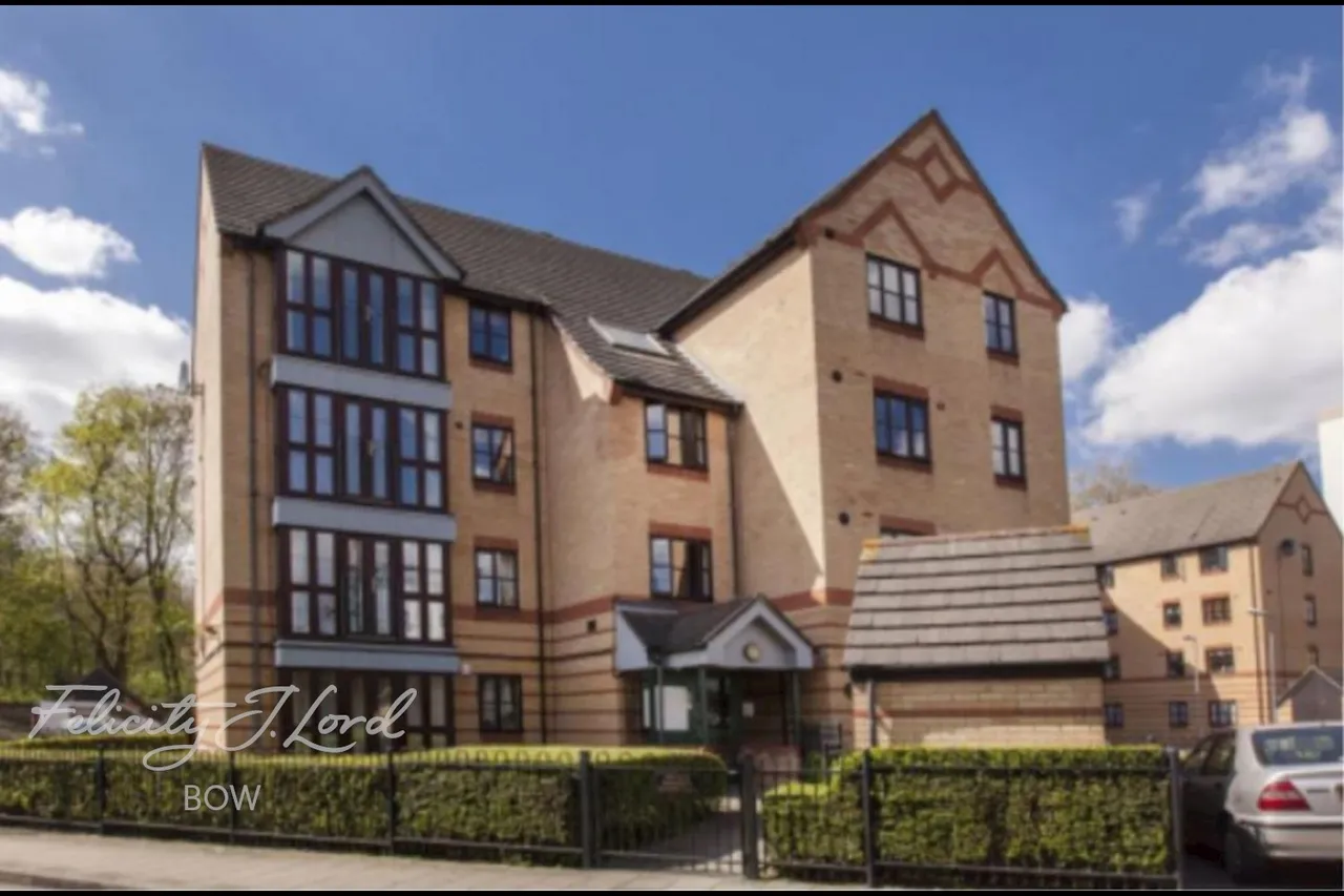 2 bed flat to rent, Consul House, E3