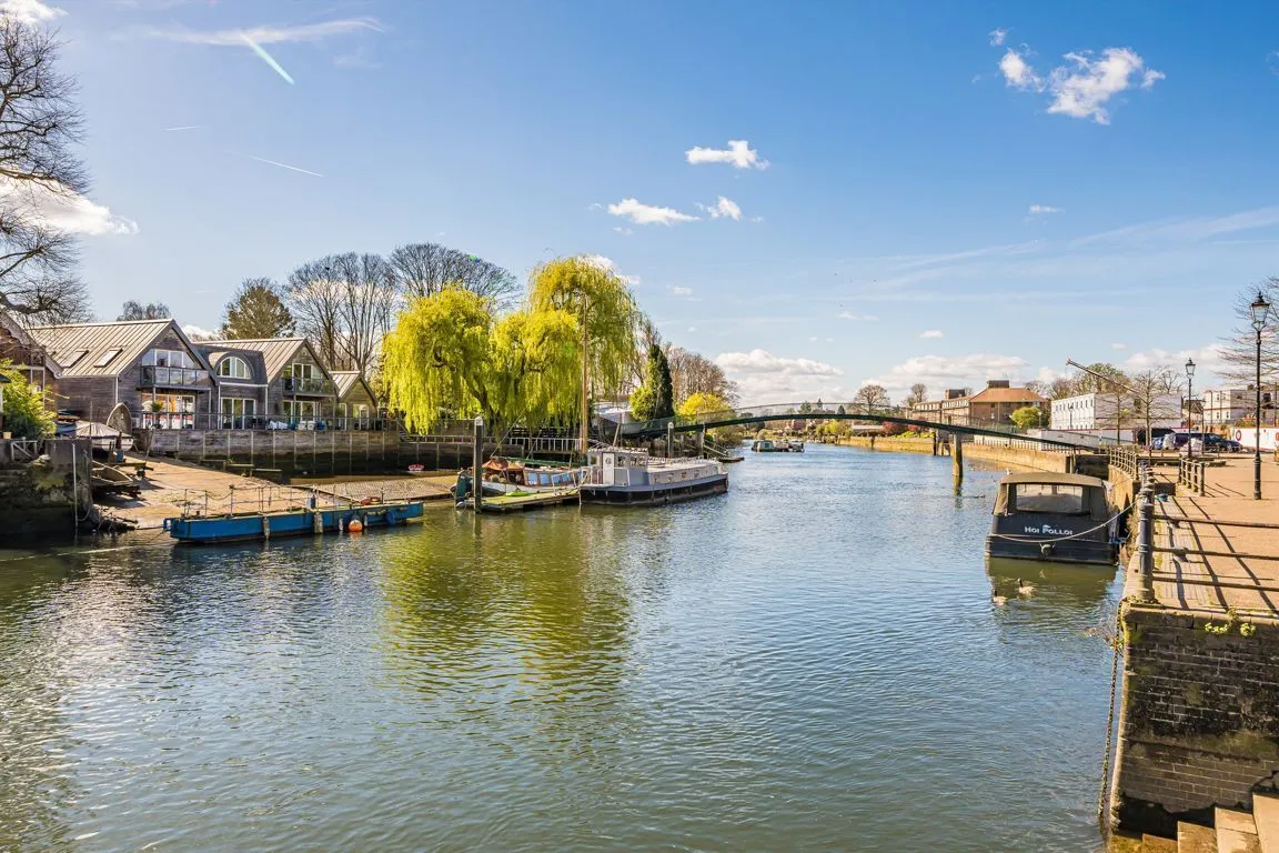 The Embankment, TW1, photo 13