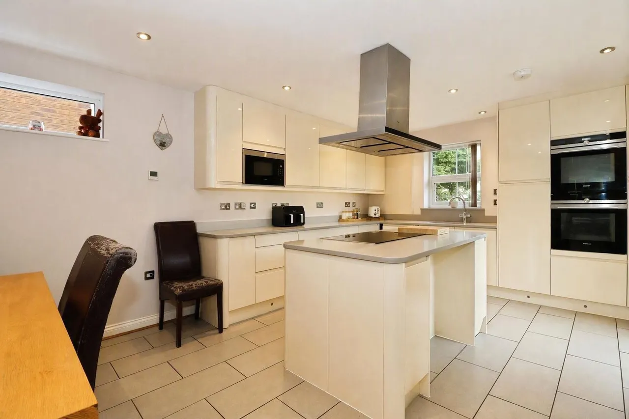 The Willows, Bradley Stoke, Bristol, Gloucestershire, BS32, photo 5