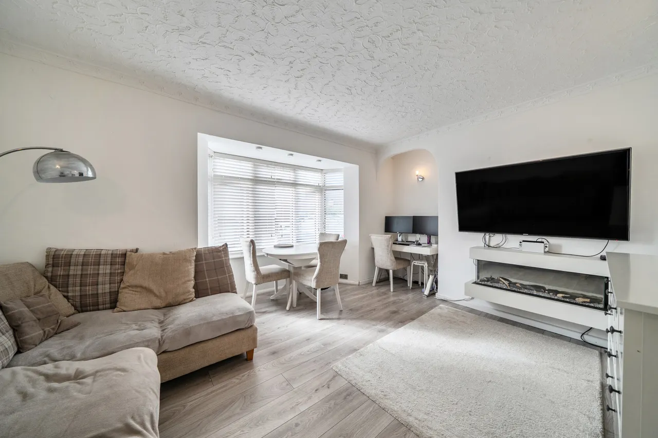 Cheltenham Close, Northolt, UB5, photo 3