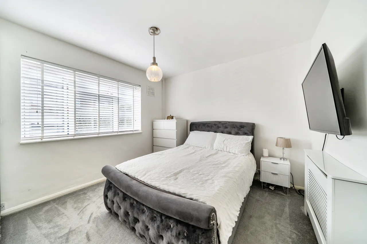 Cheltenham Close, Northolt, UB5, photo 14