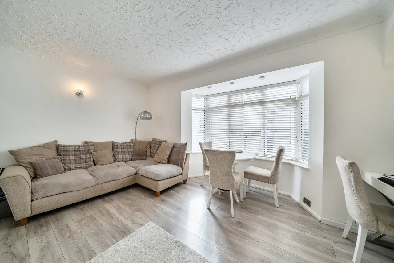 Cheltenham Close, Northolt, UB5, photo 2