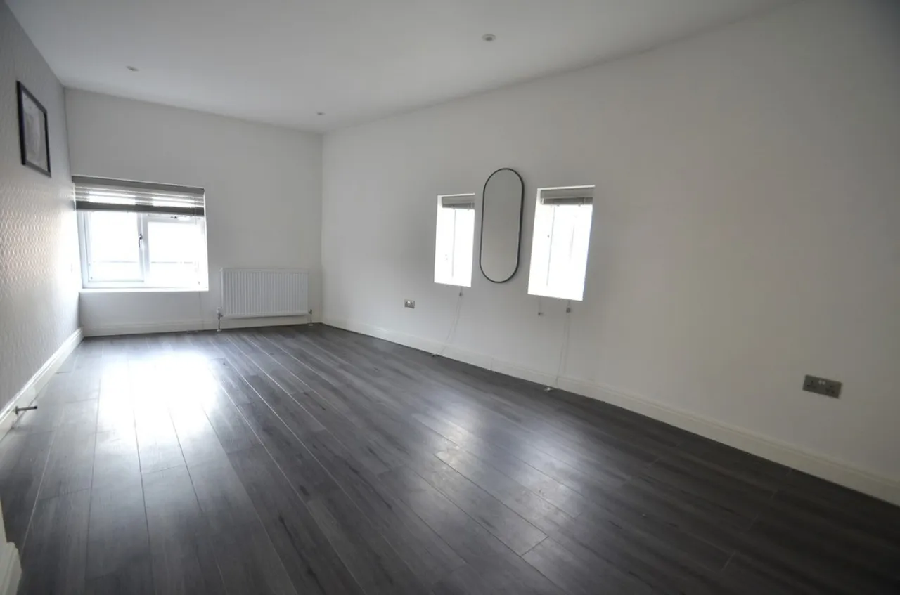 1 bed flat to rent, Station Approach, Ashford