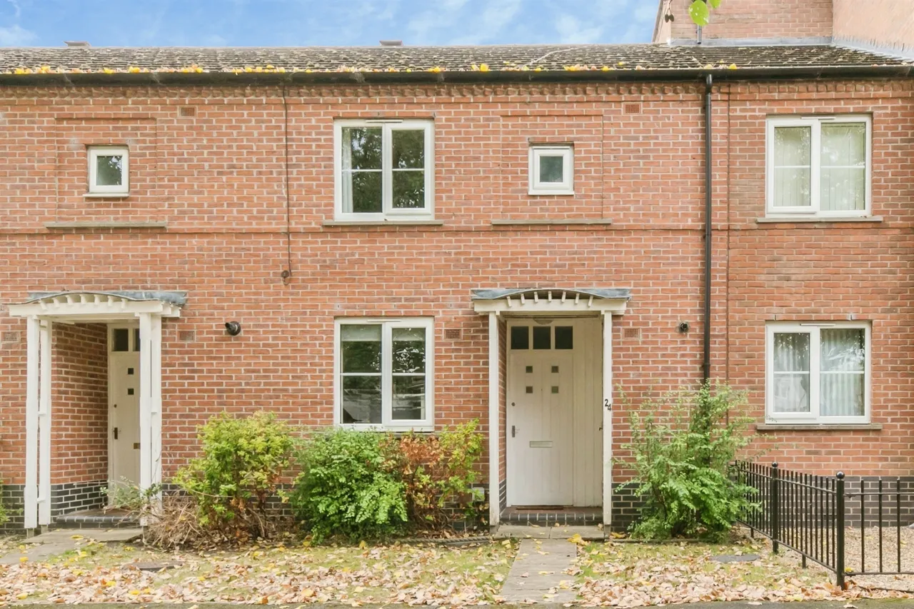 3 bed house for sale — Lyndale Court, Winsford