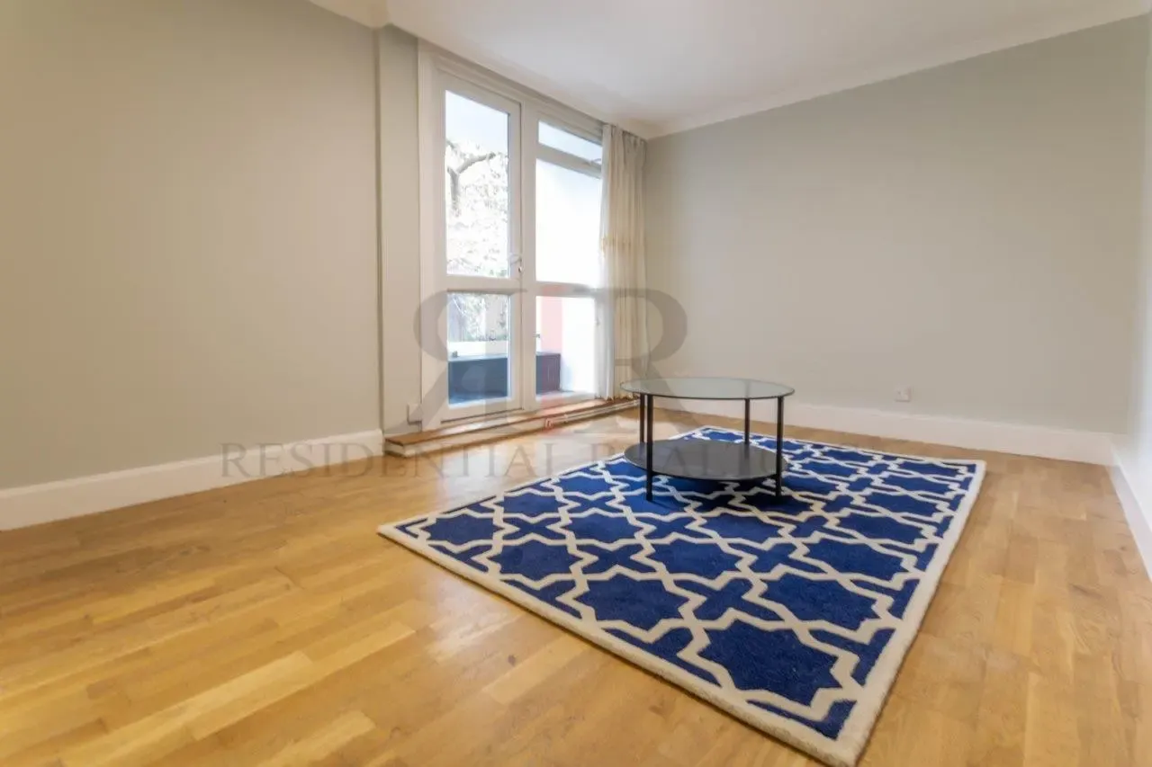 Vauxhall Bridge Road, London, SW1V, photo 7