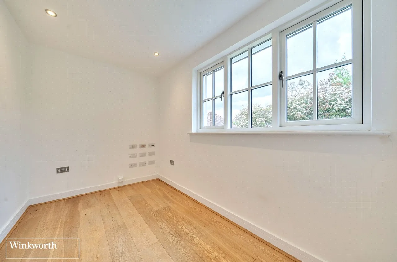Woods Lane, Cliddesden, Basingstoke, Hampshire, RG25, photo 7