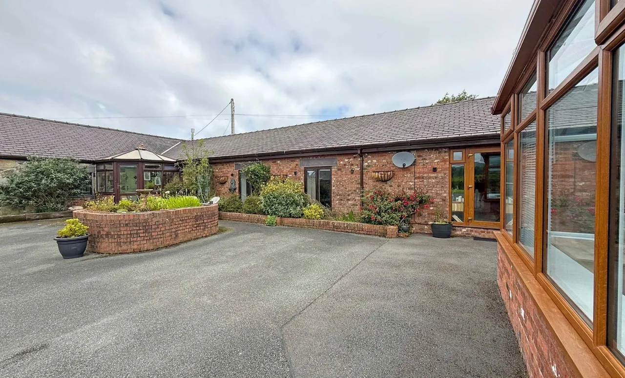 Caeathro, Caernarfon, LL55, photo 2