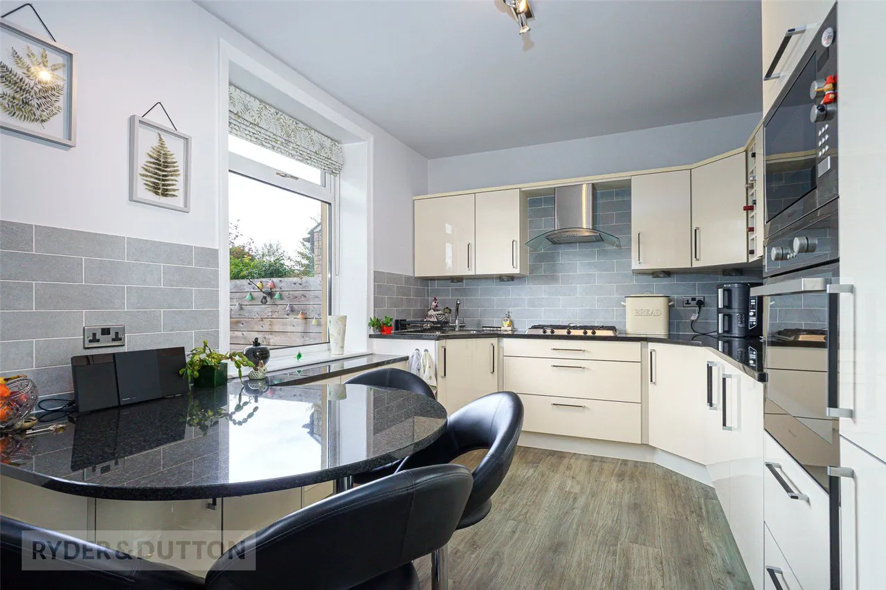 Moor Lane, Netherton, HD4, photo 3