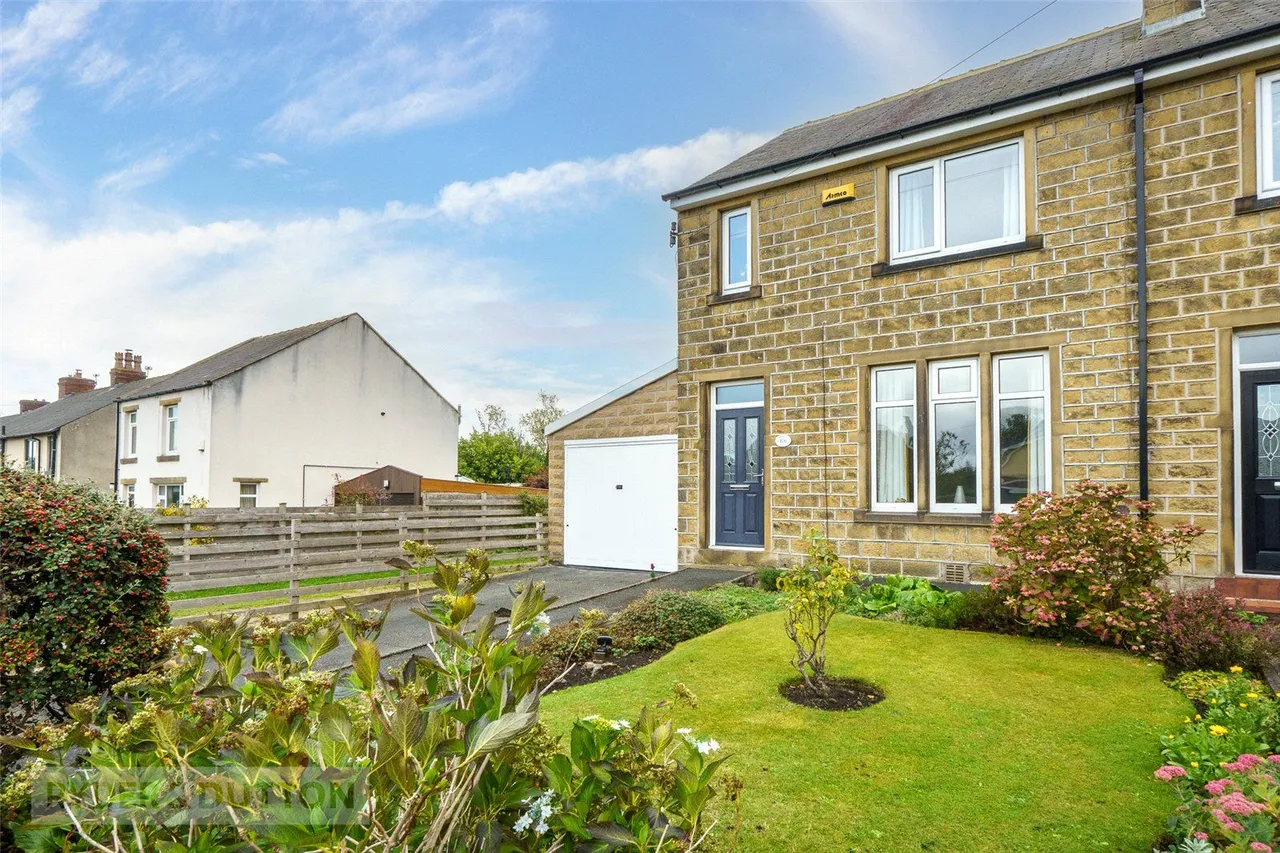 3 bed house for sale, Moor Lane, Netherton, HD4