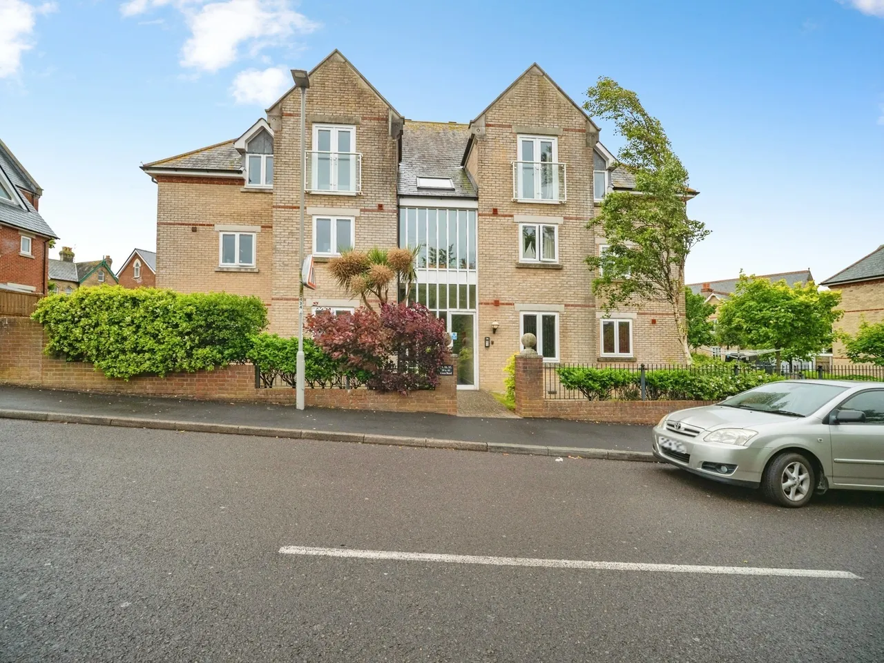 2 bed flat for sale, Cross Road, Weymouth, DT4