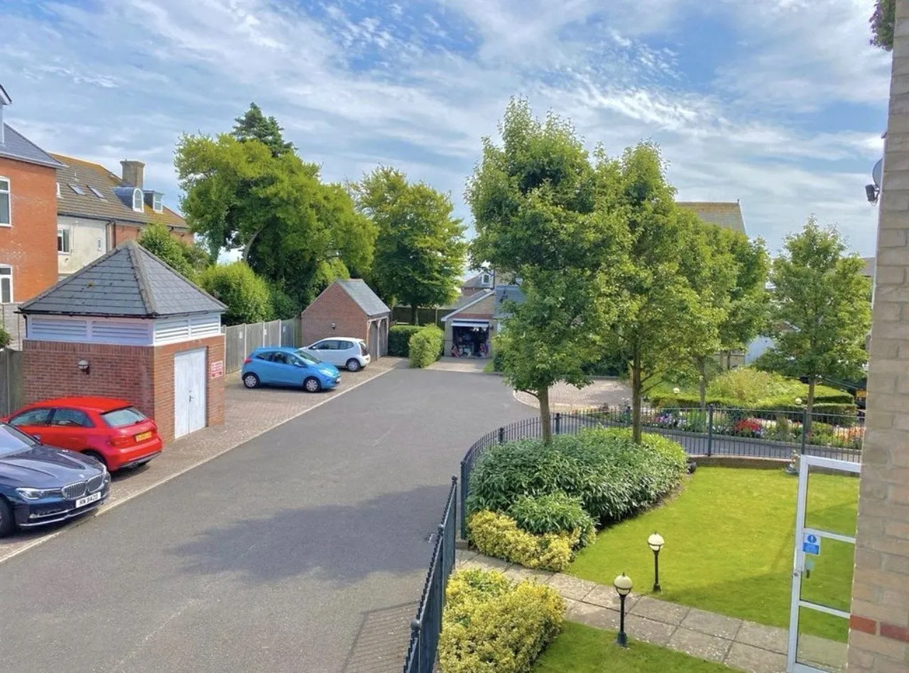 Cross Road, Weymouth, DT4, photo 10