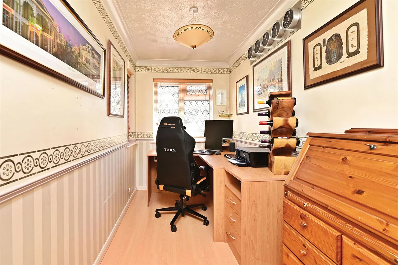 Four Acre Coppice, Hook, Hampshire, RG27 9NF, photo 13