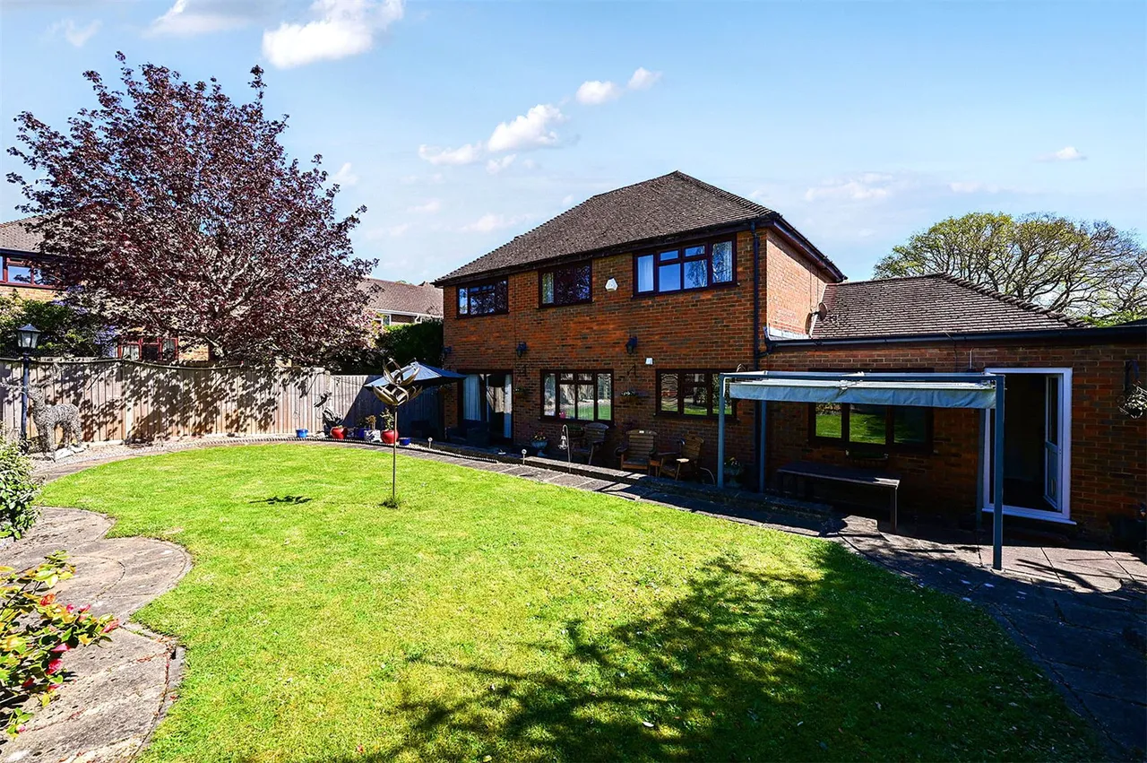 Four Acre Coppice, Hook, Hampshire, RG27 9NF, photo 4