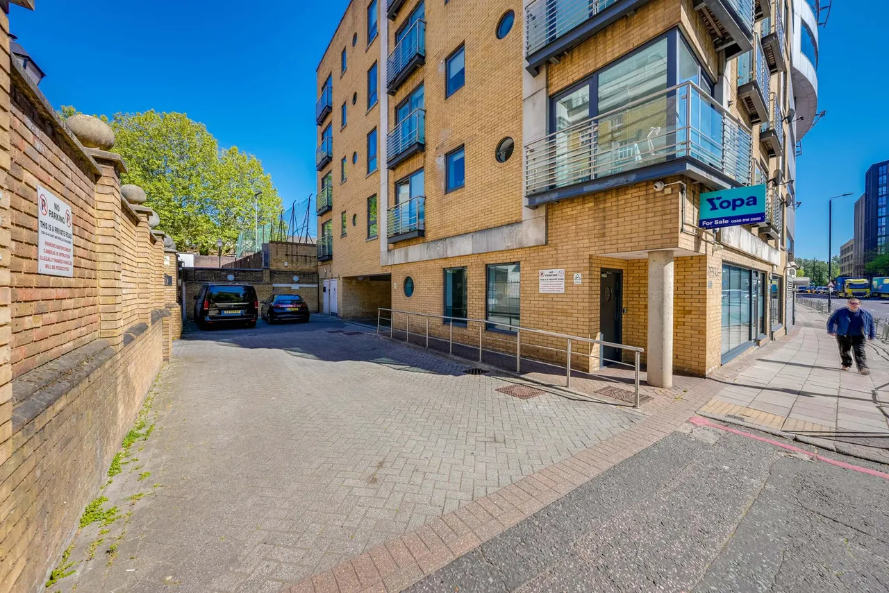 East Smithfield, London, E1W, photo 24
