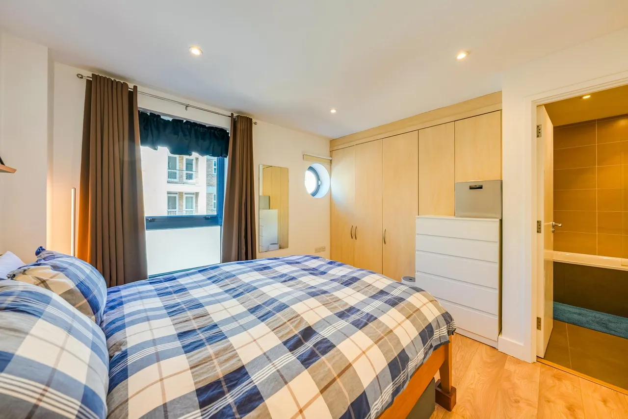 East Smithfield, London, E1W, photo 15