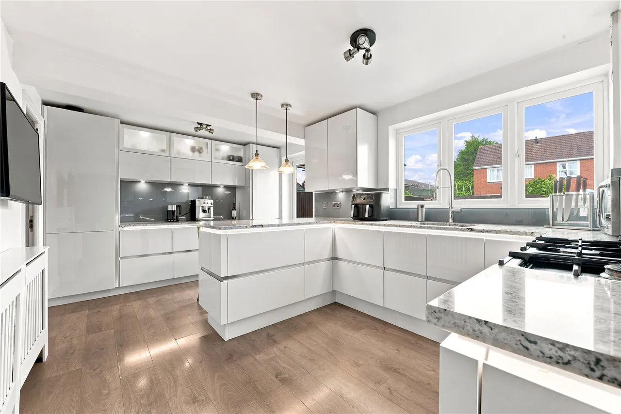 Abelia Close, West End, GU24, photo 7