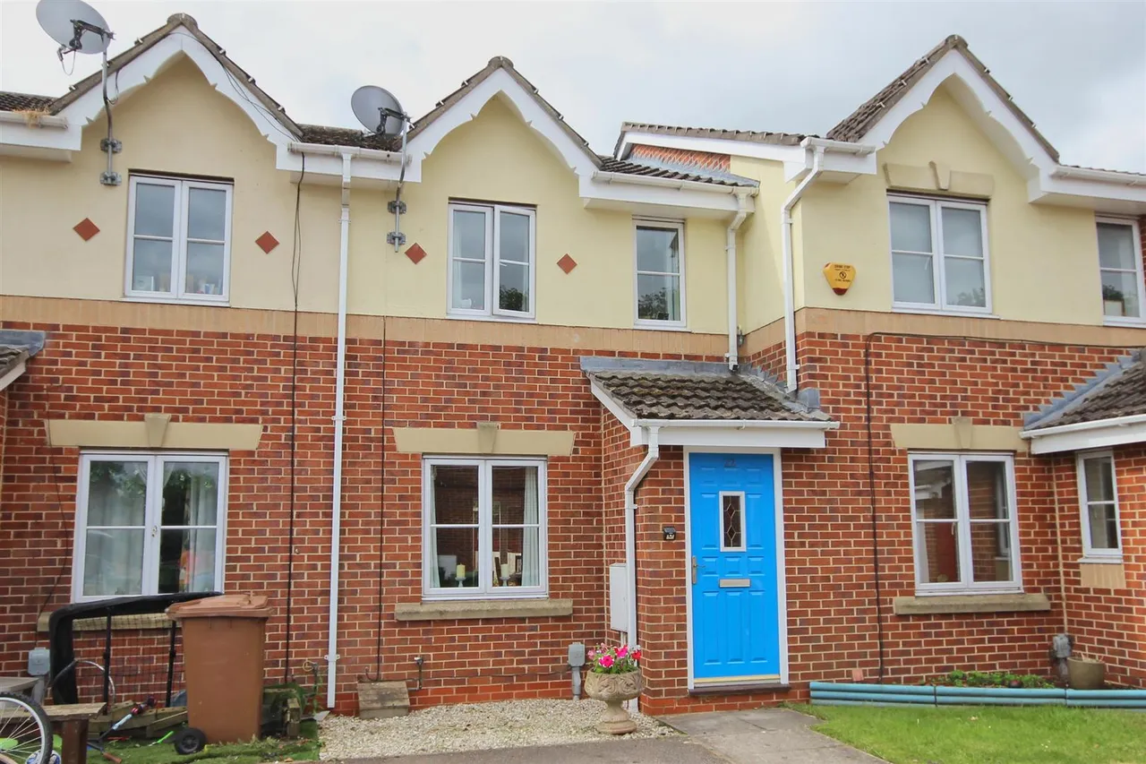 2 bed property for sale — Woodmans Way, Beverley