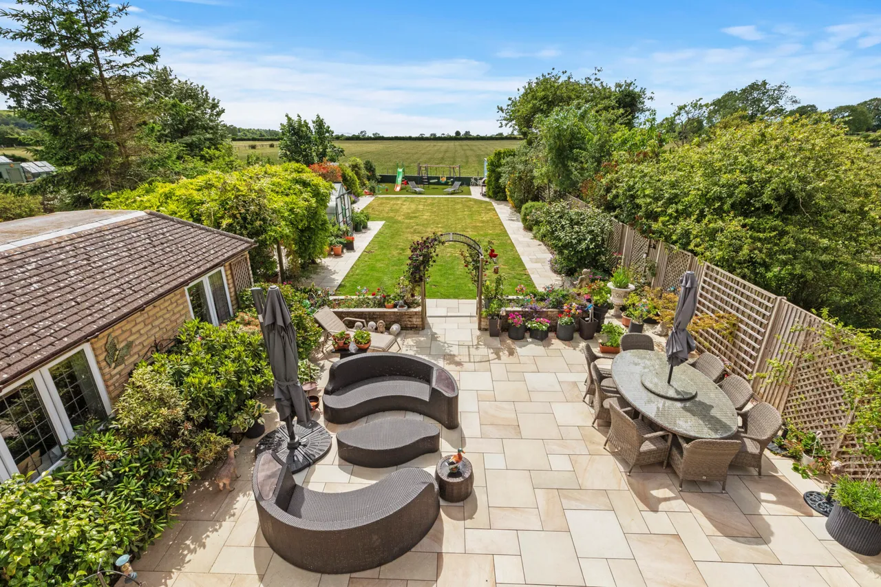 Chalkshire Road, Butlers Cross, HP17, photo 4