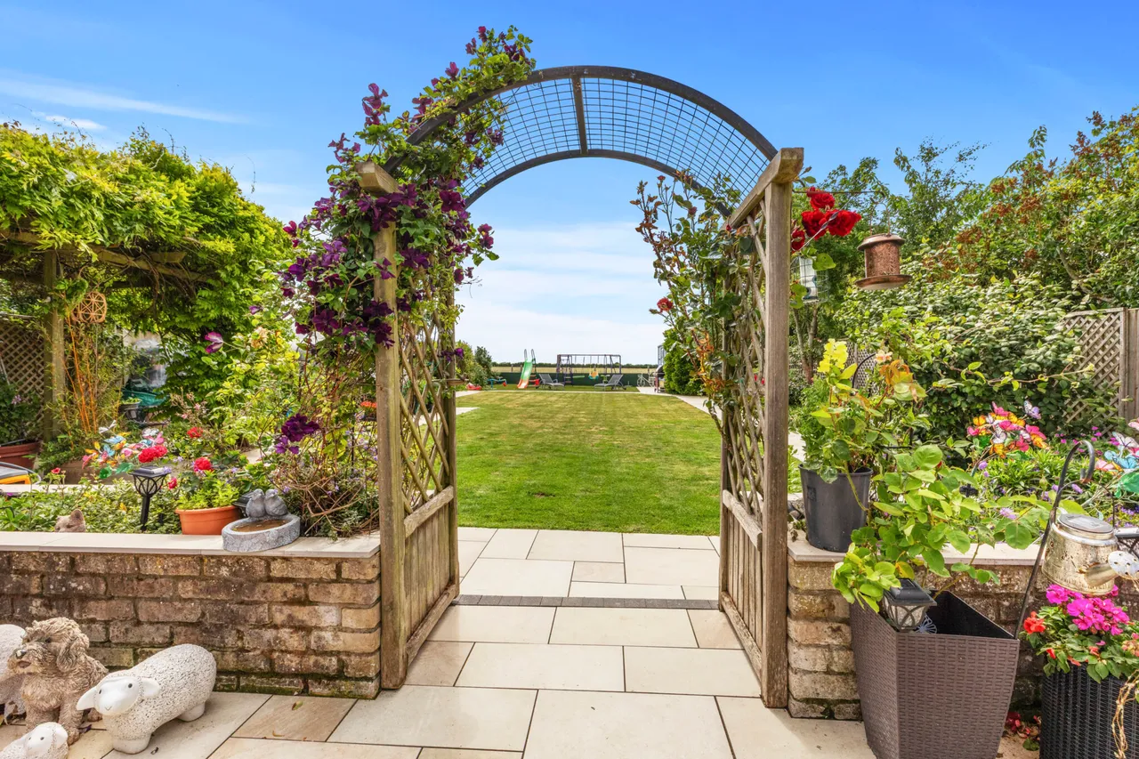 Chalkshire Road, Butlers Cross, HP17, photo 17