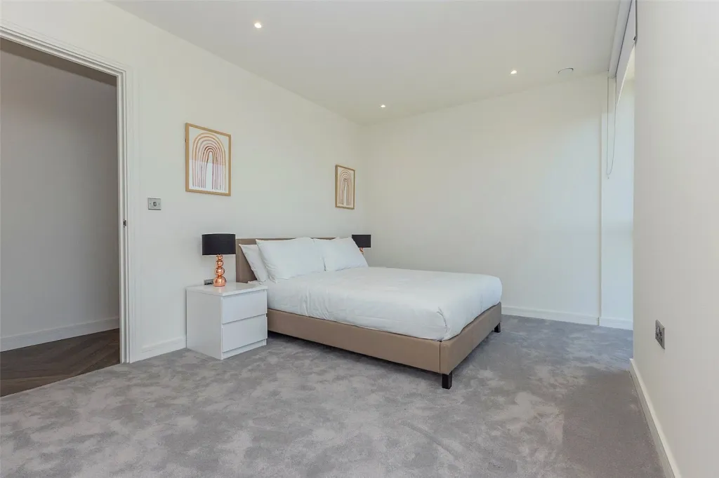 Henshaw Parade, Colindale, NW9, photo 16