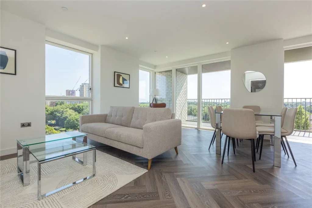 Henshaw Parade, Colindale, NW9, photo 15