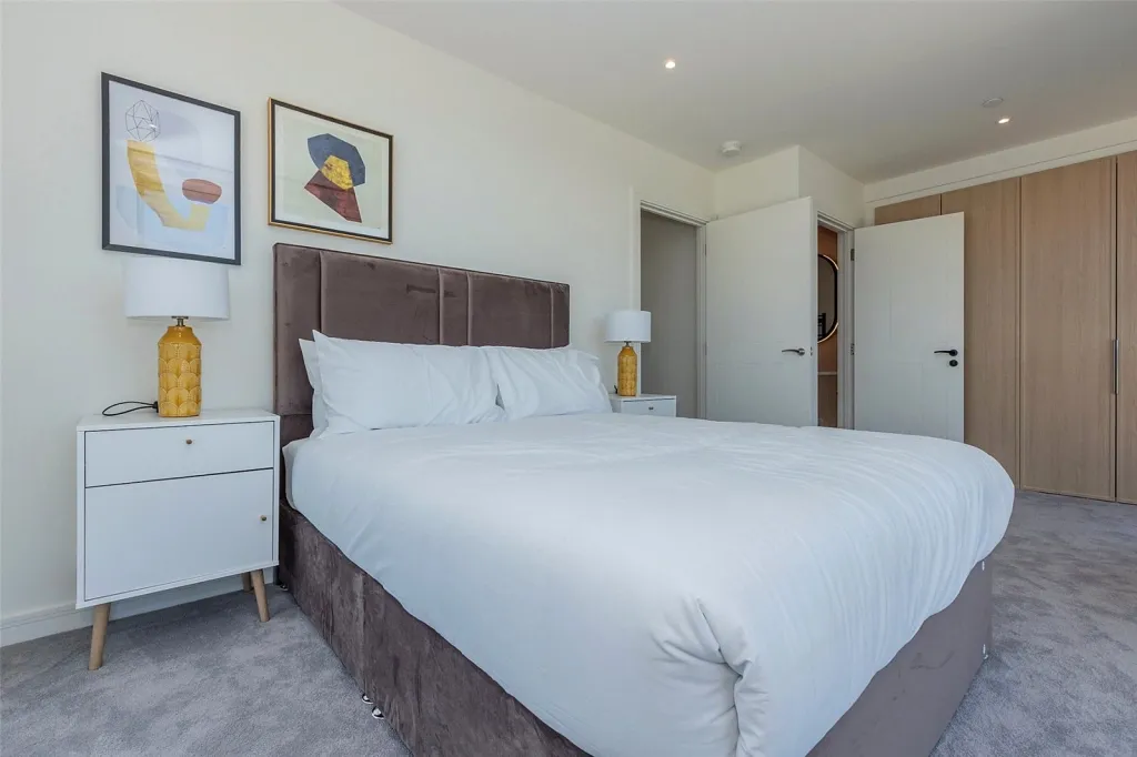 Henshaw Parade, Colindale, NW9, photo 17