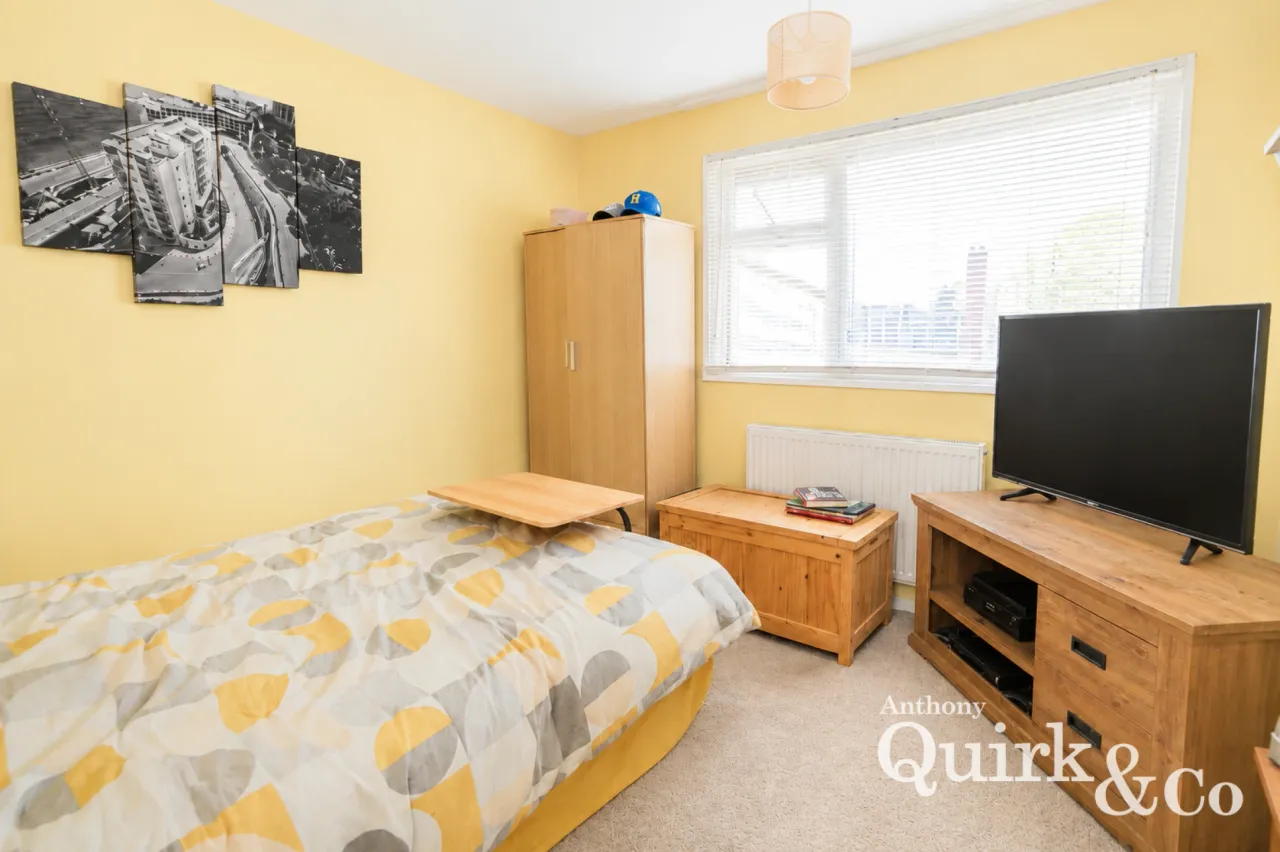 First Avenue, Canvey Island, SS8, photo 8