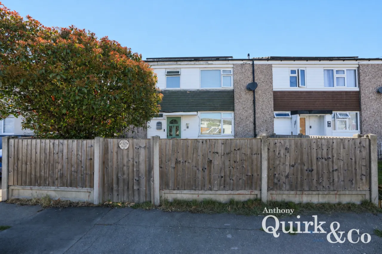 3 bed property for sale, First Avenue, Canvey Island, SS8