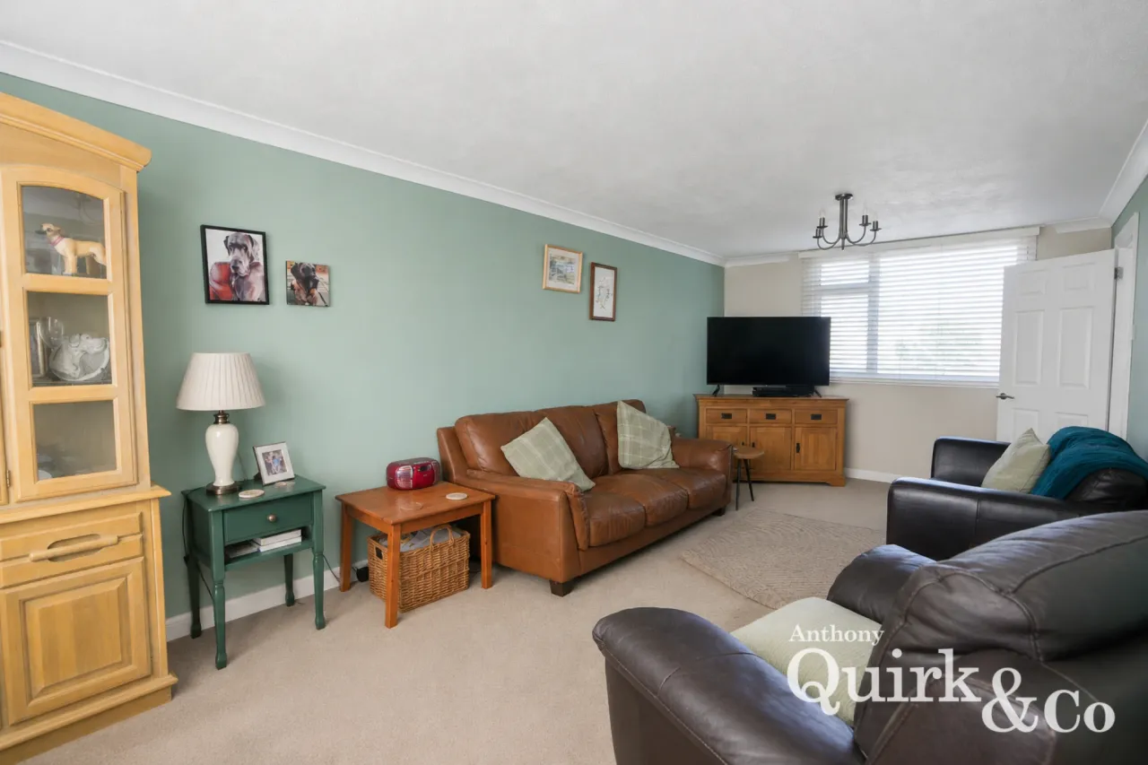 First Avenue, Canvey Island, SS8, photo 5