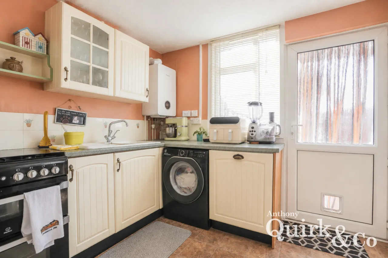 First Avenue, Canvey Island, SS8, photo 4
