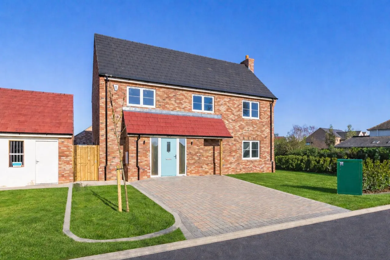 4 bed property for sale, High Street, Chippenham, CB7